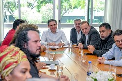 Hugo Motta recebe representantes de entidades civis para debater pautas sociais