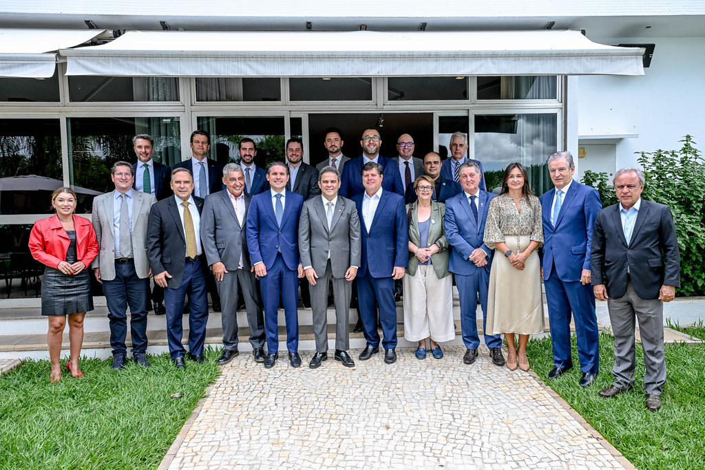 Hugo recebe Frente Nacional de Prefeitos para tratar do Marco Legal do Transporte Coletivo