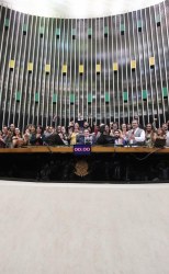 Motta destaca união da Câmara para aprovar projeto sobre proteção a crianças em ambientes digitais