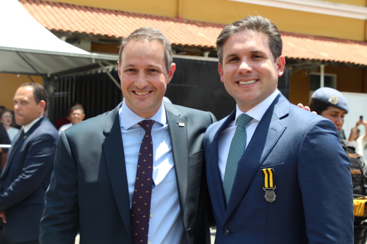 Presidente Hugo Motta é condecorado com a maior honraria da Polícia Militar de São Paulo