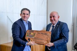 Presidente Hugo Motta recebe homenagem do Conselho Federal e Regional de Administração 