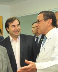 Rodrigo Maia vai a inauguração do centro de radiocirurgia do IEC