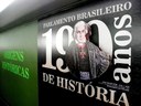 Exposição comemorativa aos 190 anos de Parlamento Brasileiro transforma corredor em túnel do tempo