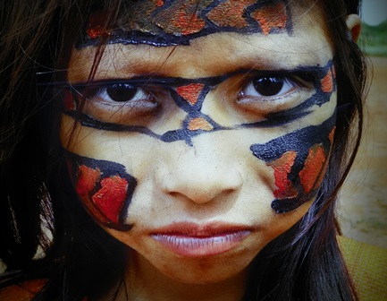 Realidade de comunidades indígenas de Mato Grosso do Sul e do Paraguai estão expostas em fotos