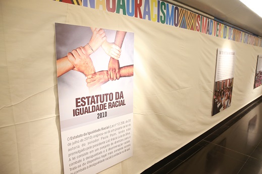 (Re)existir no Brasil: Trajetórias Negras Brasileiras