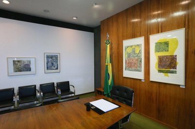 Registro fotográfico da exposição Lêda Watson. Foto: Victor Diniz / Câmara dos Deputados.