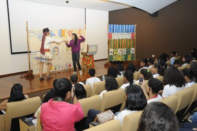 Lia e a atriz mirim - Espetáculo Lia de Manaká - Luis Macedo / Acervo / Câmara dos Deputados