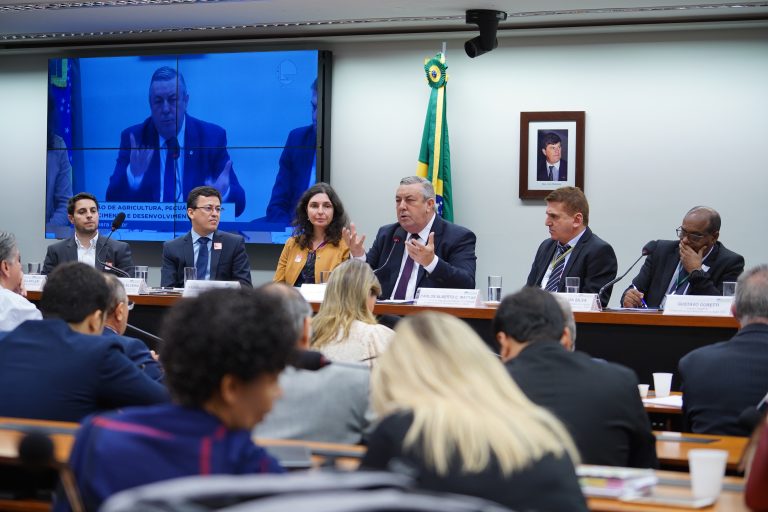 Agricultores reclamam que subsídio para luz usada na irrigação esbarra no licenciamento ambiental