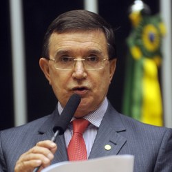 Câmara aprova homenagem ao deputado Moacir Micheletto, morto em 2012