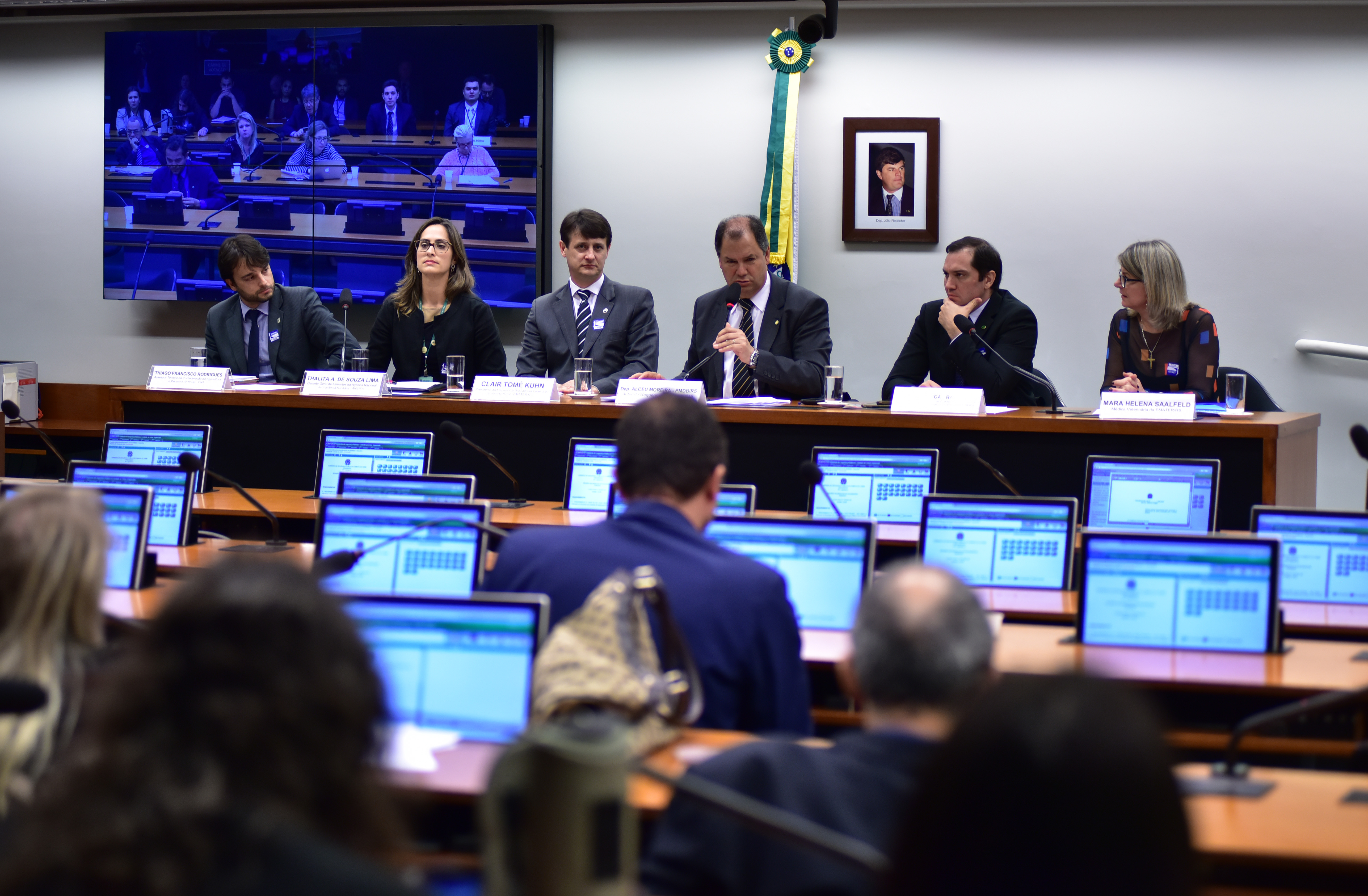 Comissão de Agricultura debate a utilização de colostro para fins de alimentação humana.