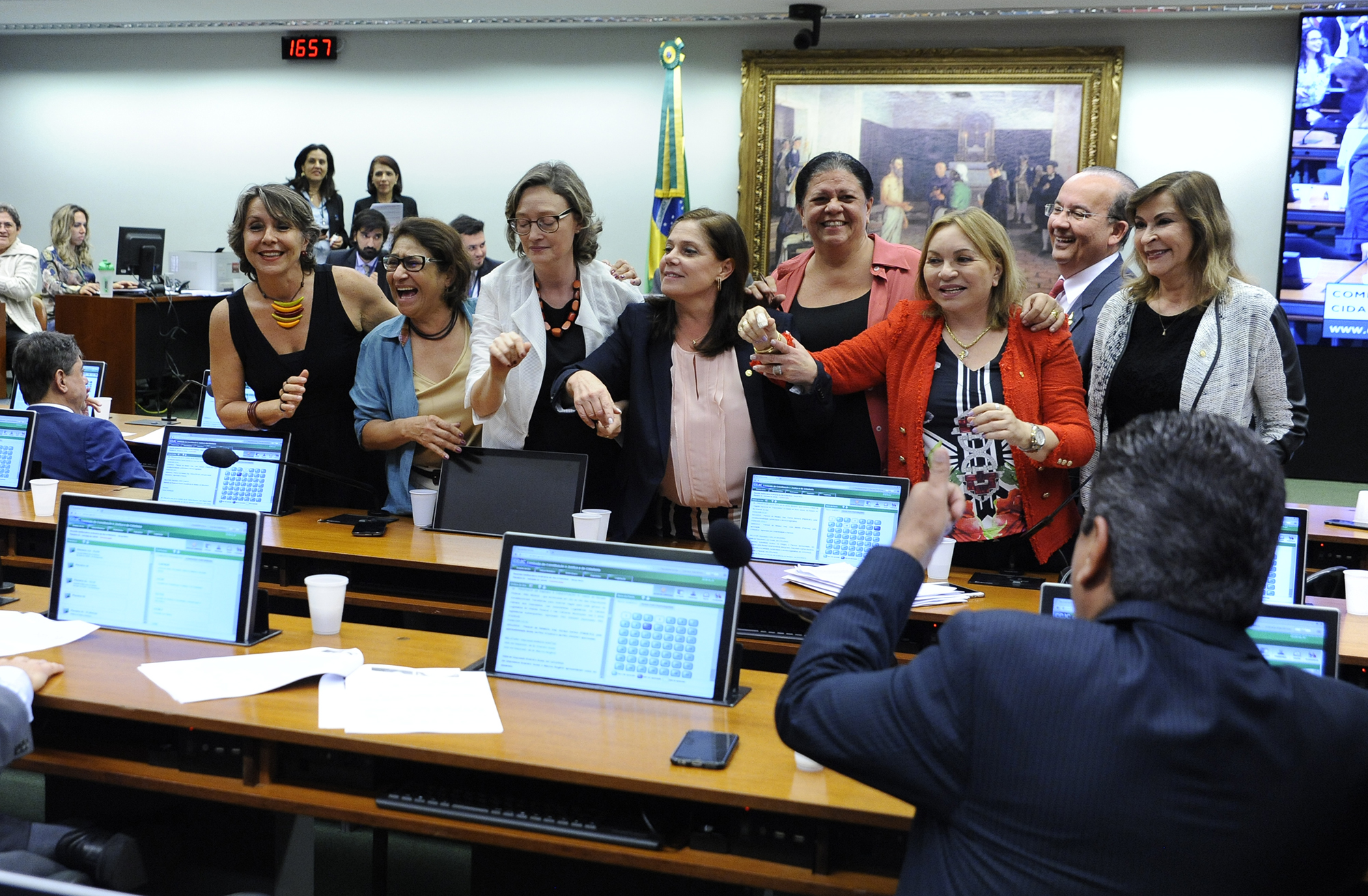 CCJC aprova admissibilidade de proposta que reserva vagas para mulheres no legislativo