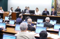 CCJC aprova admissibilidade de reforma política do Senado