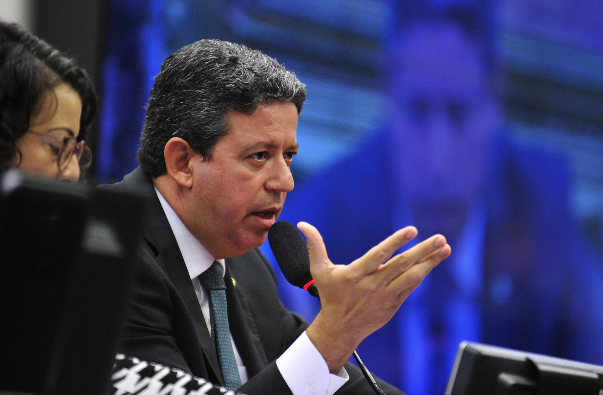 CCJC aprova aumento de salários para servidores do Judiciário