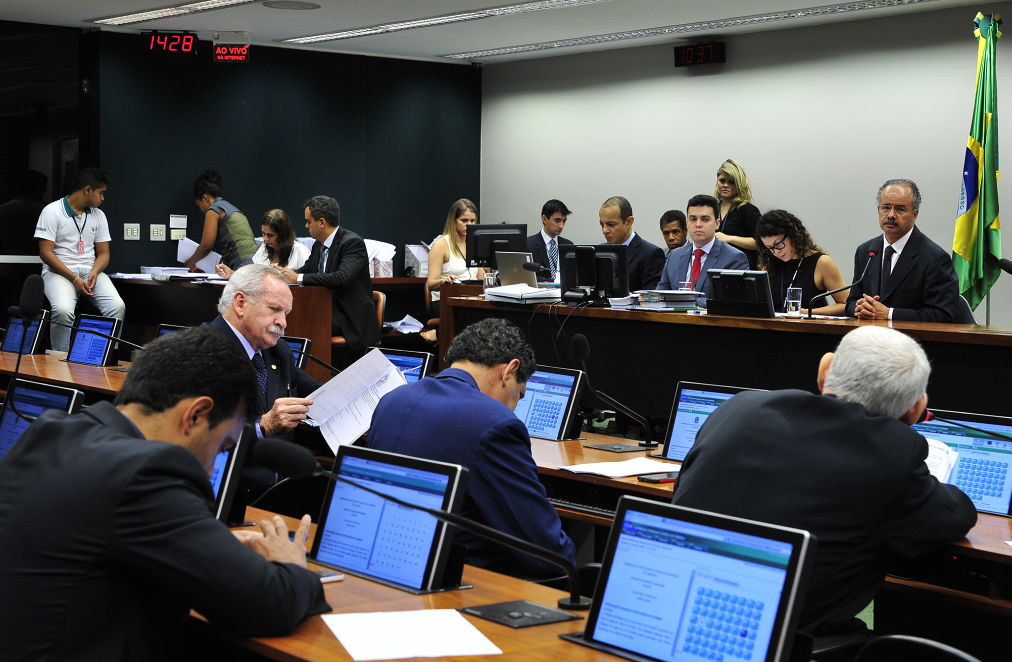 CCJC aprova criminalização do exercício ilegal da profissão de médico veterinário