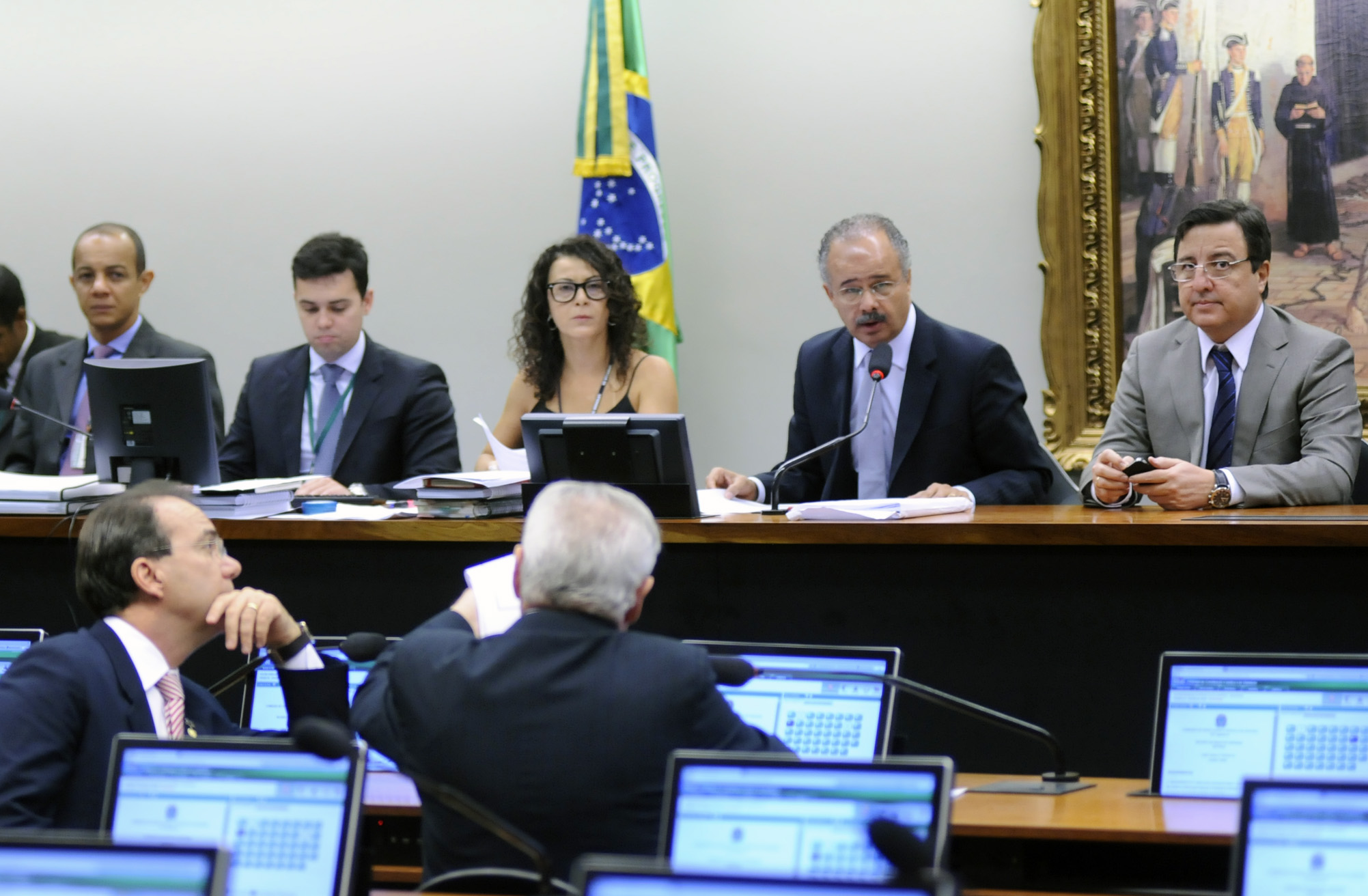 CCJC aprova destinação de ônibus apreendidos para transporte escolar