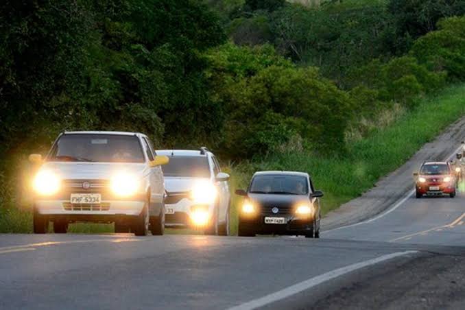 CCJC aprova dispensa de farol aceso durante o dia em rodovias integradas a áreas urbanas