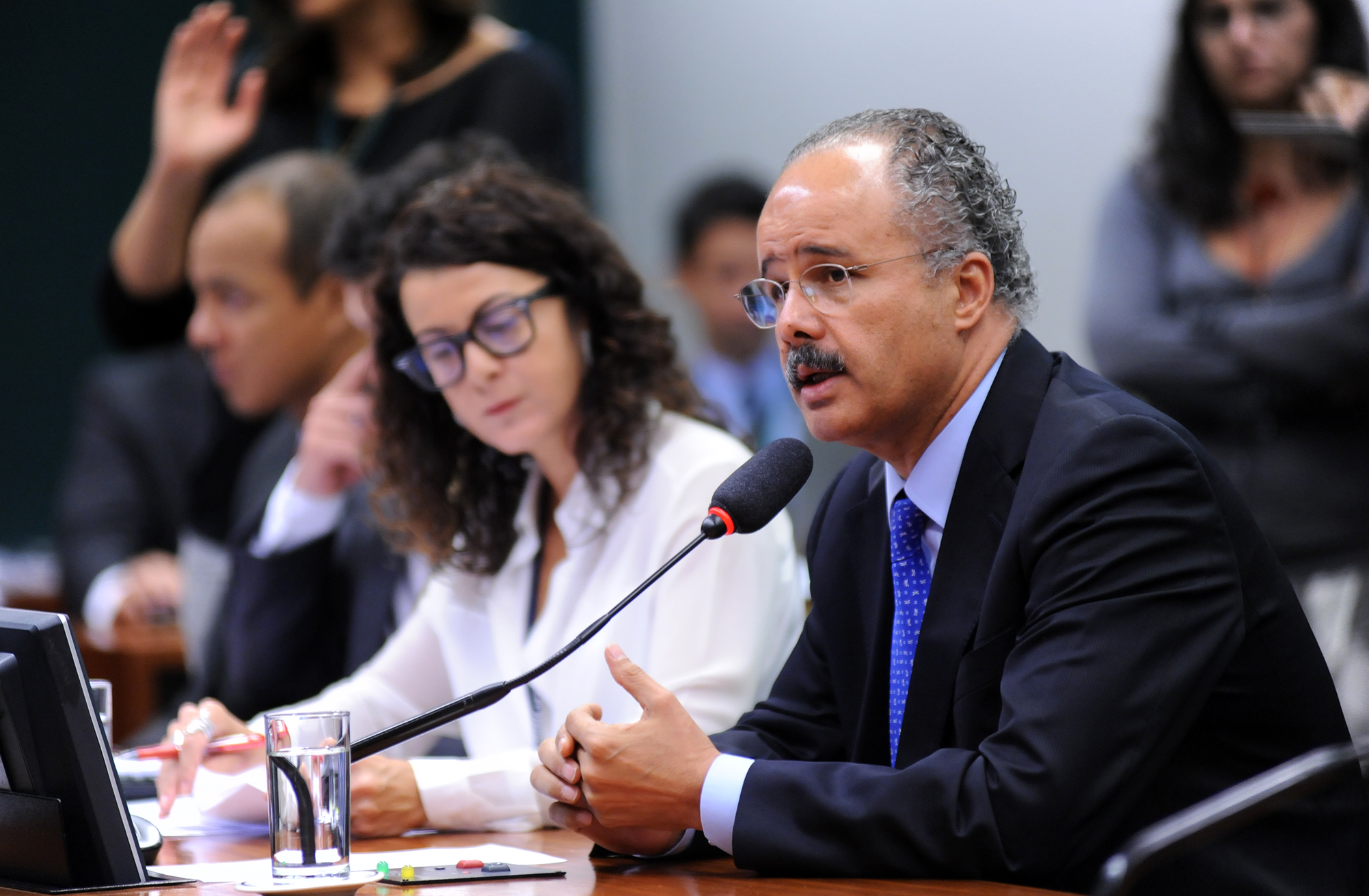 CCJC aprova inclusão de informações sobre penhora no documento do veículo