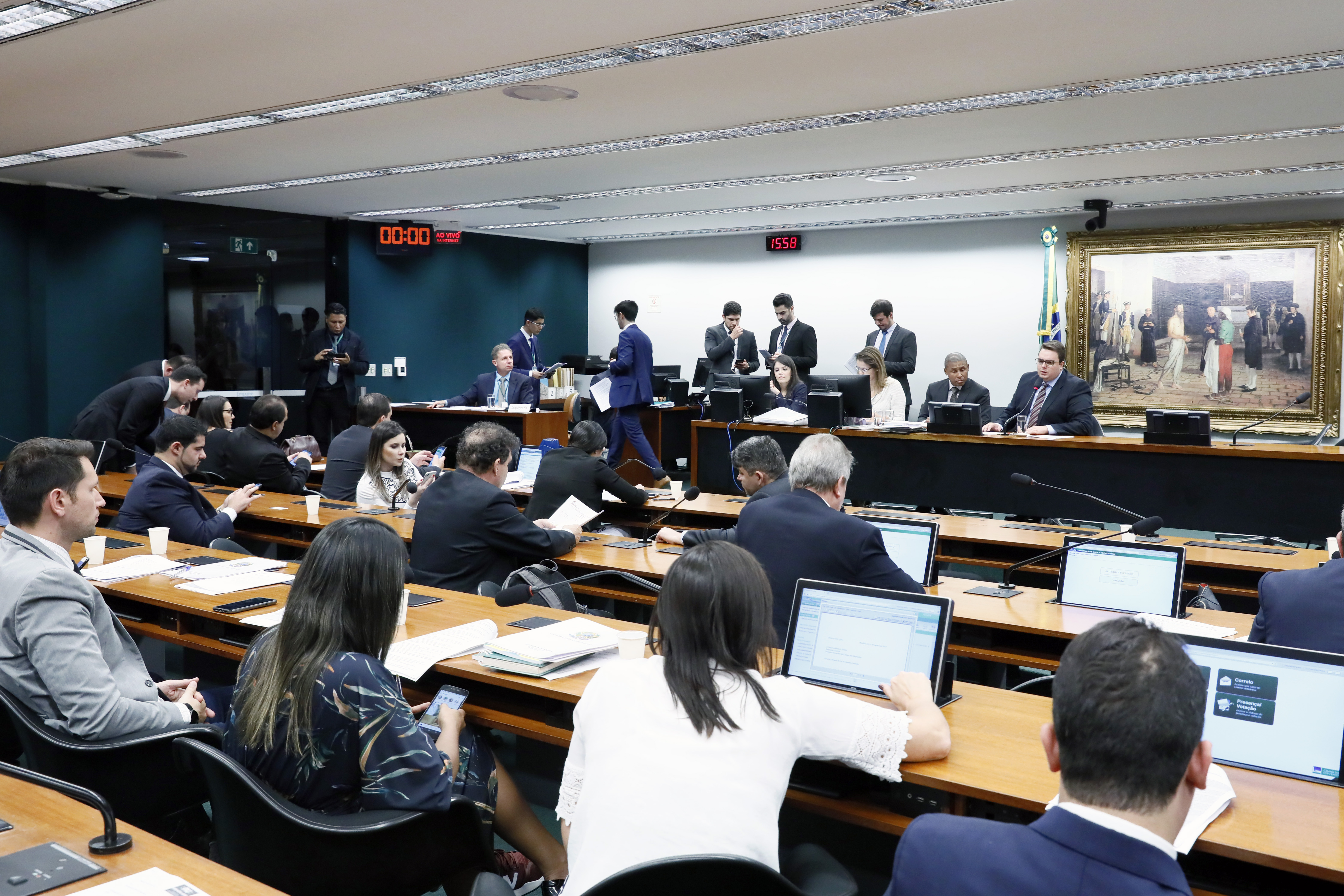 CCJC aprova multa de até 2 mil salários mínimos a traficantes para investir em saúde