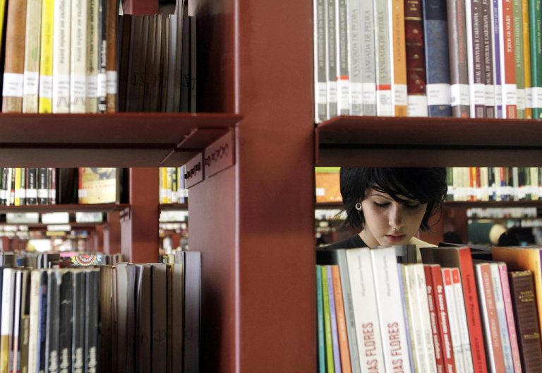 CCJC aprova novo conceito de biblioteca escolar e amplia prazo para criação de acervo