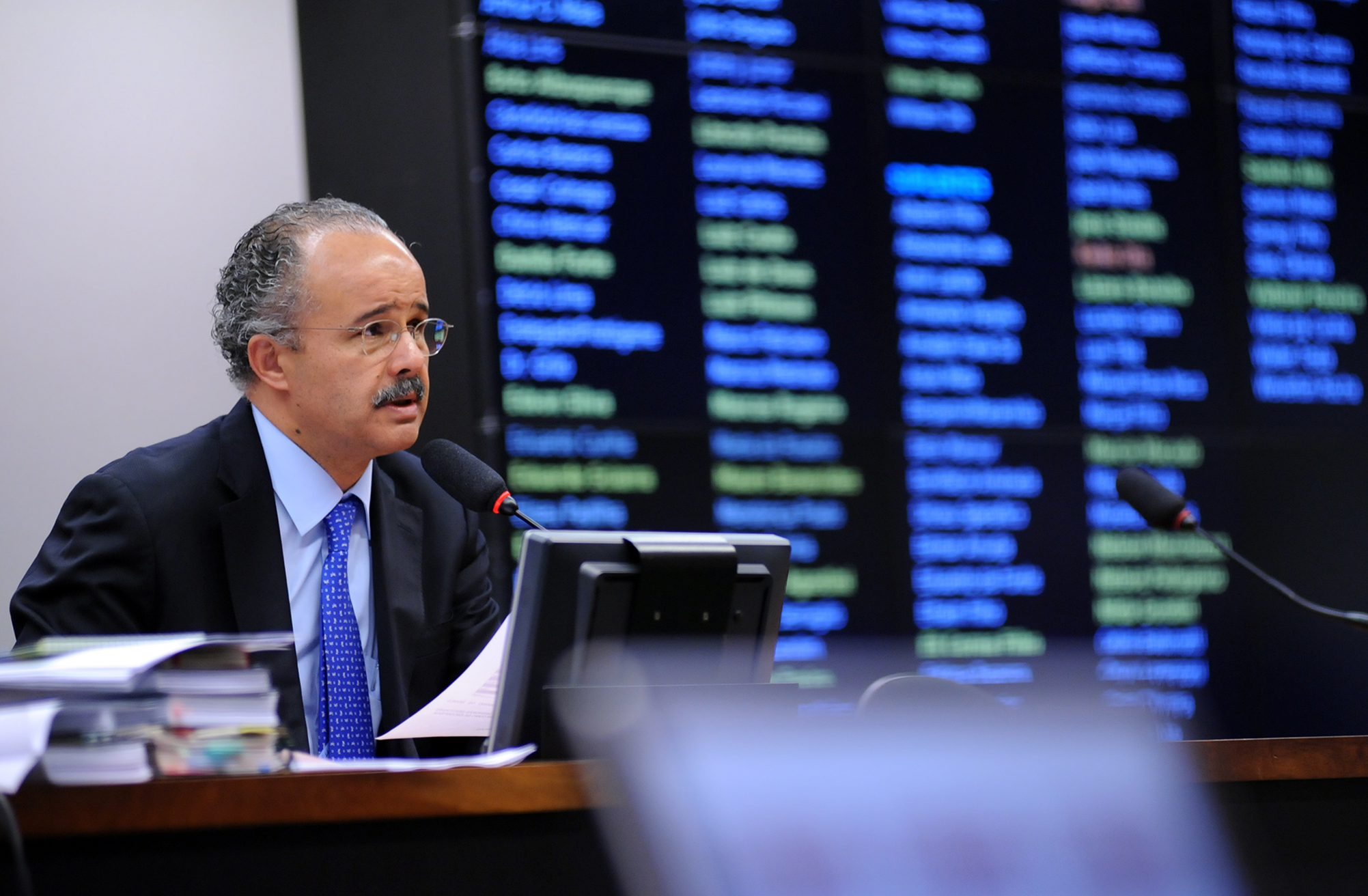 CCJC aprova permissão para corretor se associar a imobiliária