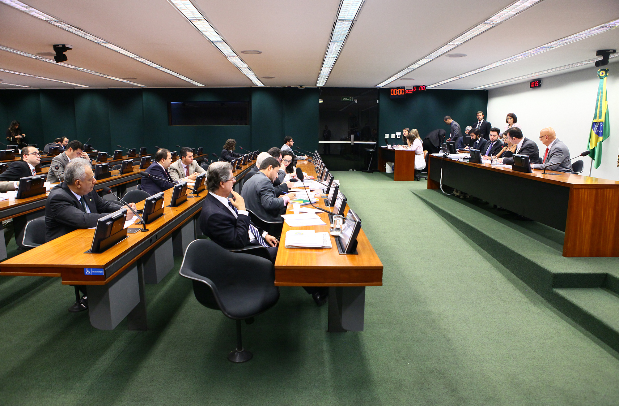 CCJC aprova prazo para comunicar investigação de enriquecimento ilícito ao TCU