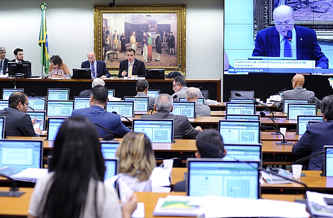 CCJC aprova prestação de serviços financeiros a municípios por cooperativa de crédito