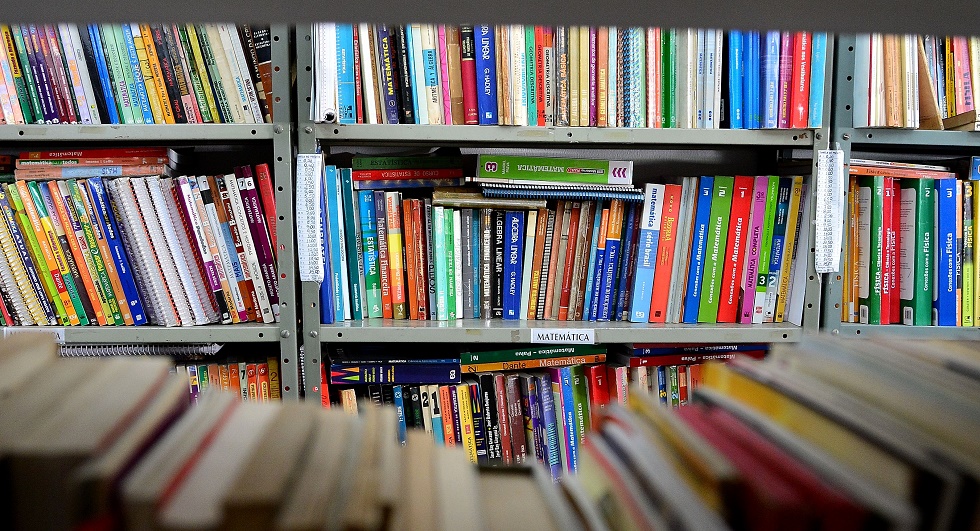 CCJC aprova projeto que proíbe impressão de livros didáticos no exterior