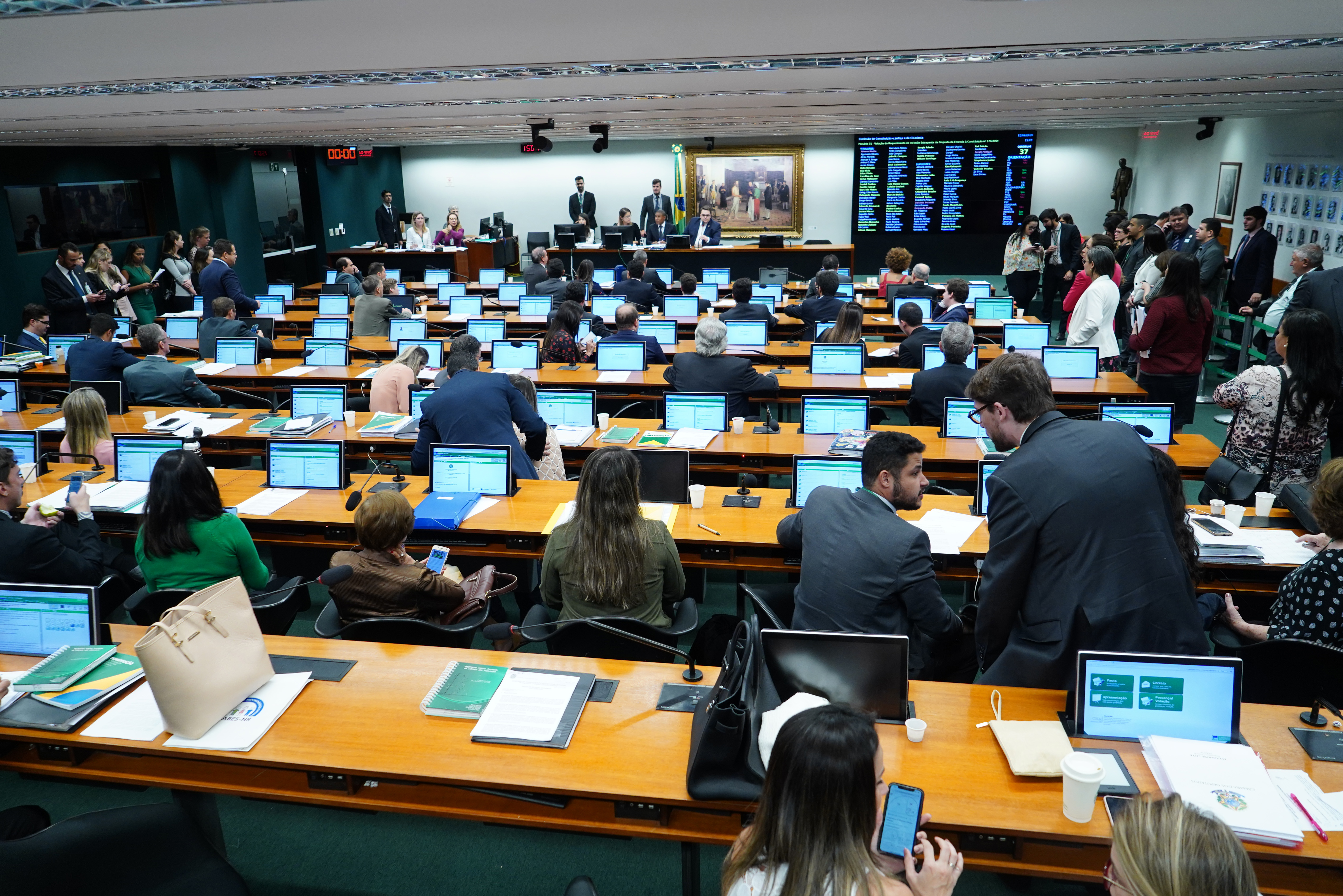 CCJC aprova tipificação do crime de induzir adolescentes a se automutilarem