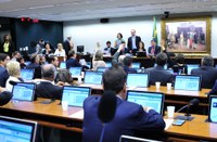 CCJC aprova tramitação de PEC da maioridade penal