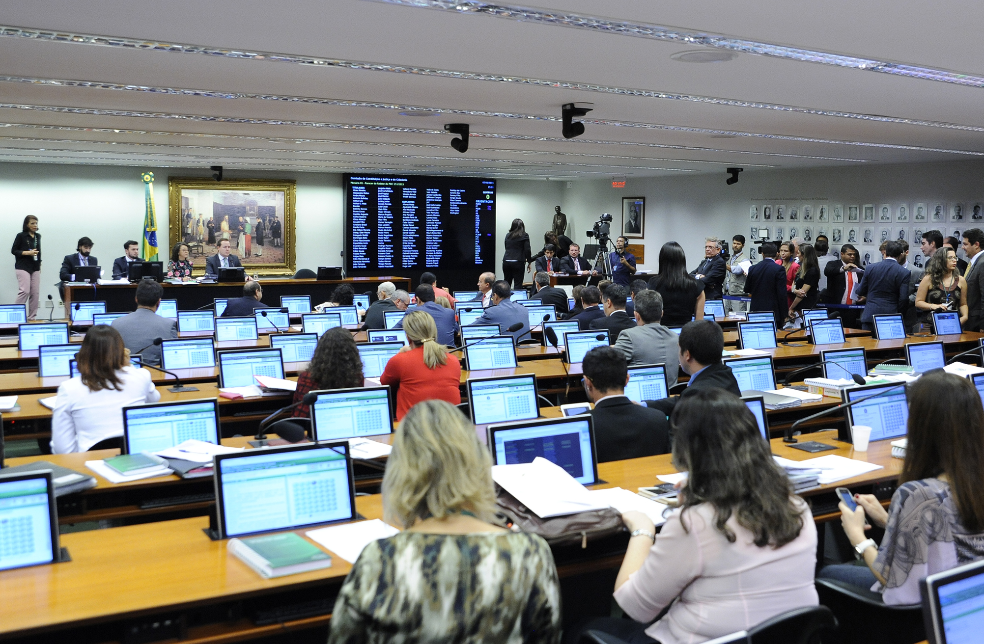 CCJC autoriza professor a trabalhar em mais de um turno na mesma escola