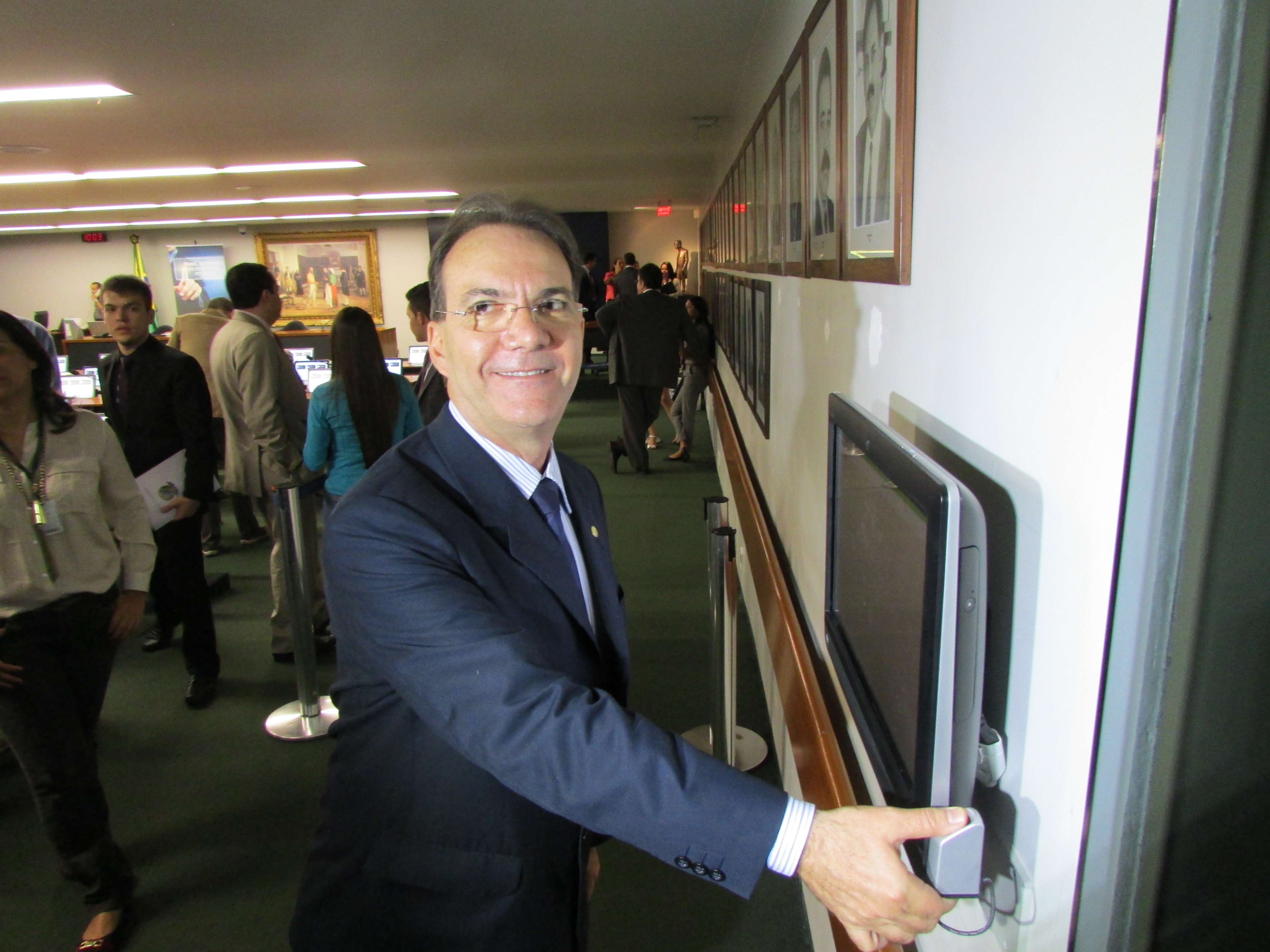 CCJC inaugura painel eletrônico de registro de presença