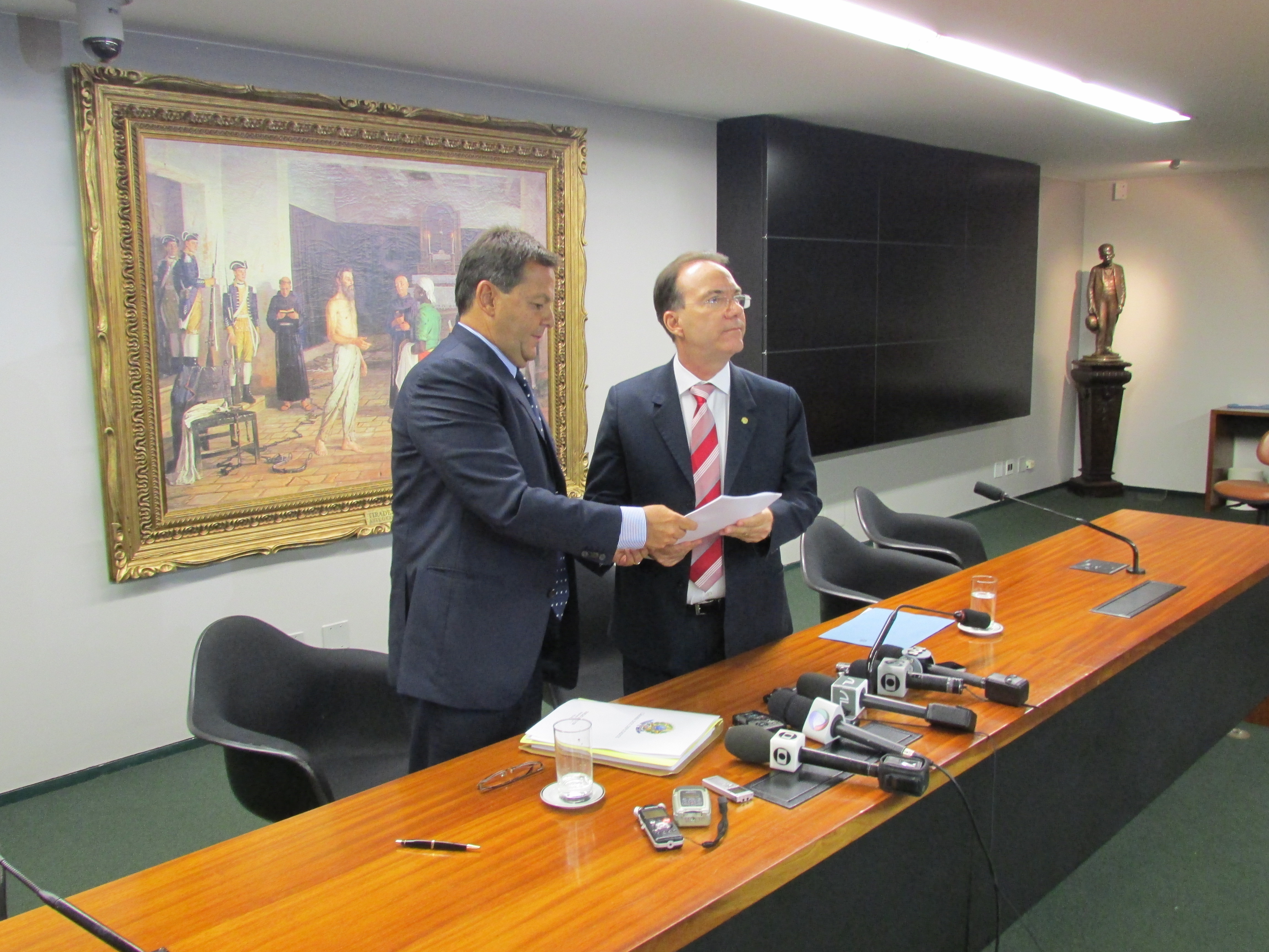 CCJC recebe relatório sobre o processo de perda de mandato do deputado Natan Donadon     