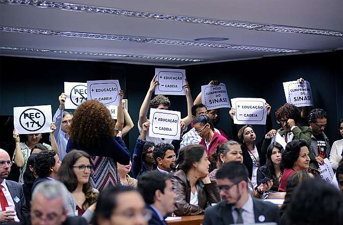 Debate sobre redução da maioridade penal domina reunião da CCJC