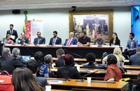 Debatedores criticam redução para 14 anos da idade mínima para o trabalho