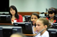 Estudantes votam projeto em reunião simulada na CCJC