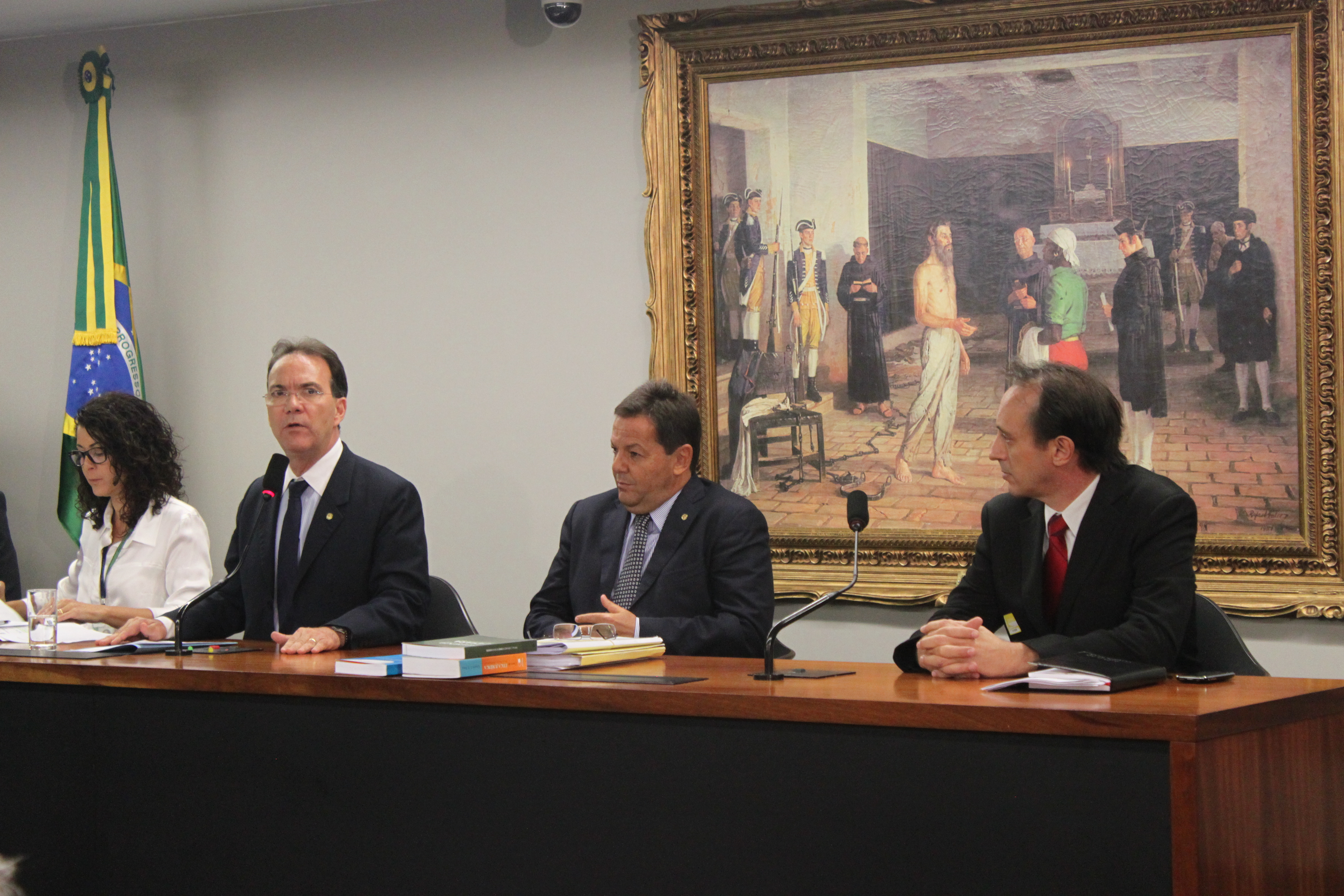 Pedido de vista interrompe discussão do parecer sobre o caso Donadon