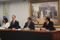 Pedido de vista interrompe discussão do parecer sobre o caso Donadon