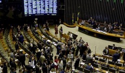 Políticos poderão computar período entre 1998 e 2004 para INSS, decide CCJC