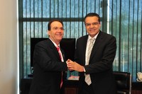 PRESIDENTE DA CCJC, DÉCIO LIMA, E DA CÂMARA DOS DEPUTADOS, HENRIQUE ALVES, TRATAM DA PEC 196/2012