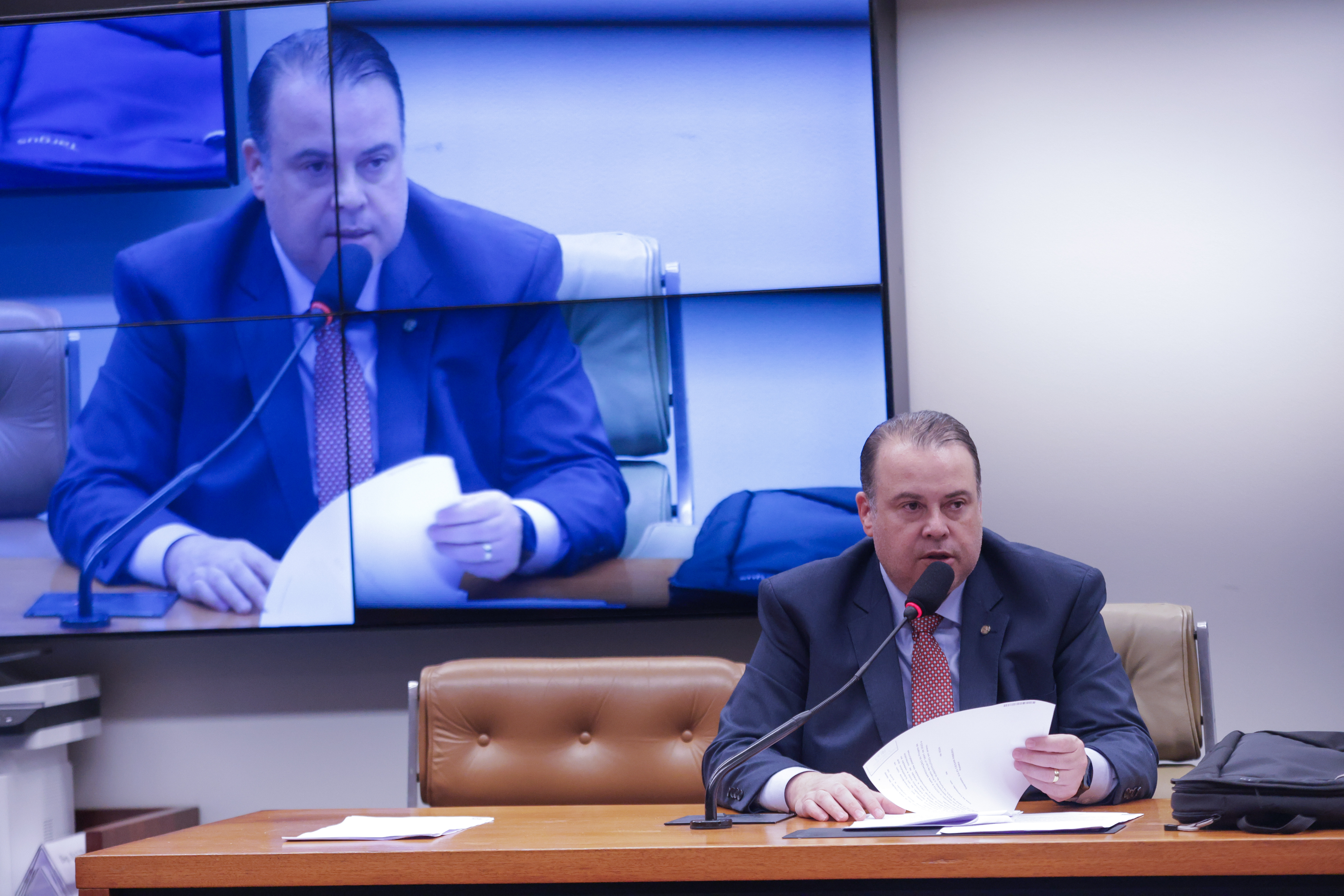 Comissão de Comunicação aprova projeto que proíbe criação de imagens pornográficas falsas feitas por IA