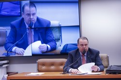 Comissão de Comunicação aprova projeto que proíbe criação de imagens pornográficas falsas feitas por IA