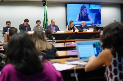 AP - Dados informáticos nos crimes contra crianças e adolescente