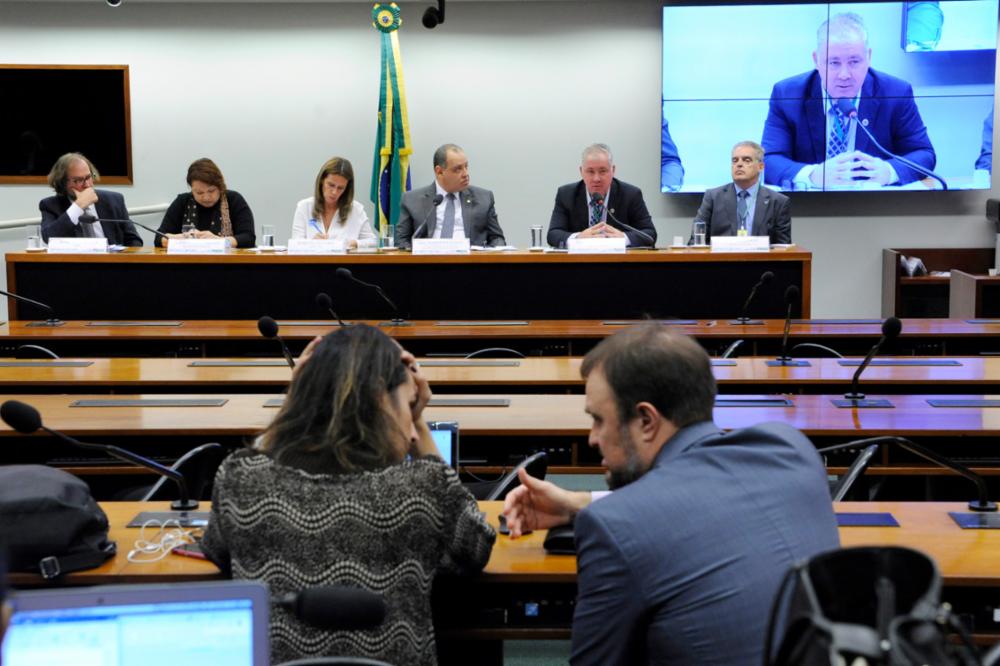 Deputados questionam inviabilidade de campanha por SMS