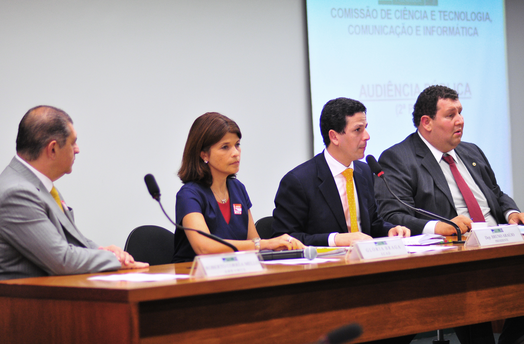 Comissão retoma debate sobre direitos autorais