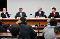 Velocidade do PNBL é incompatível com economia brasileira, avalia Araújo