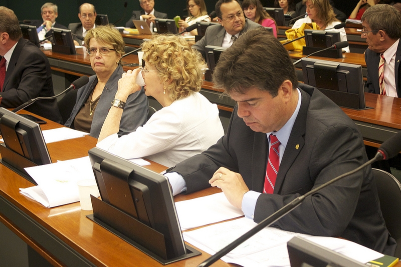 Aprovado PL que obriga divulgação da Central de Atendimento à Mulher