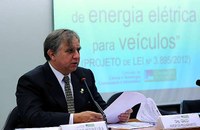 Debatedores querem incentivo para veículos elétricos