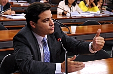 PL obriga advertência no uso de "photoshop" em propagandas de terapias