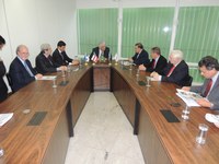 Procurado pela CCTCI, ministro promete recursos para ACS