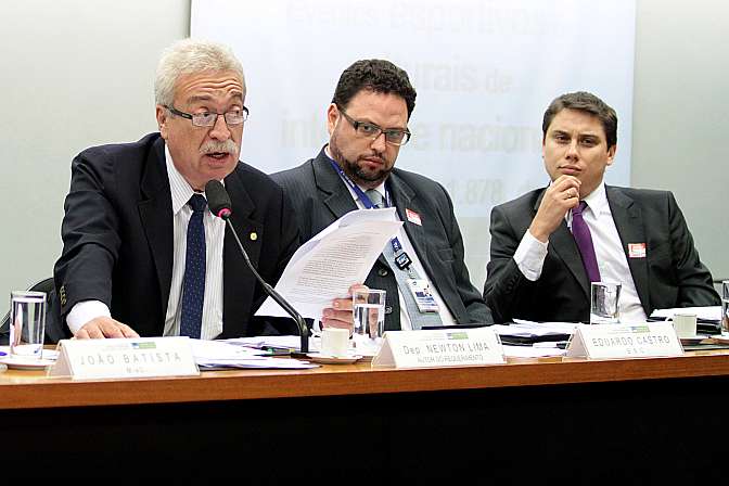 Emissoras divergem sobre transmissão gratuita de eventos esportivos para canais públicos